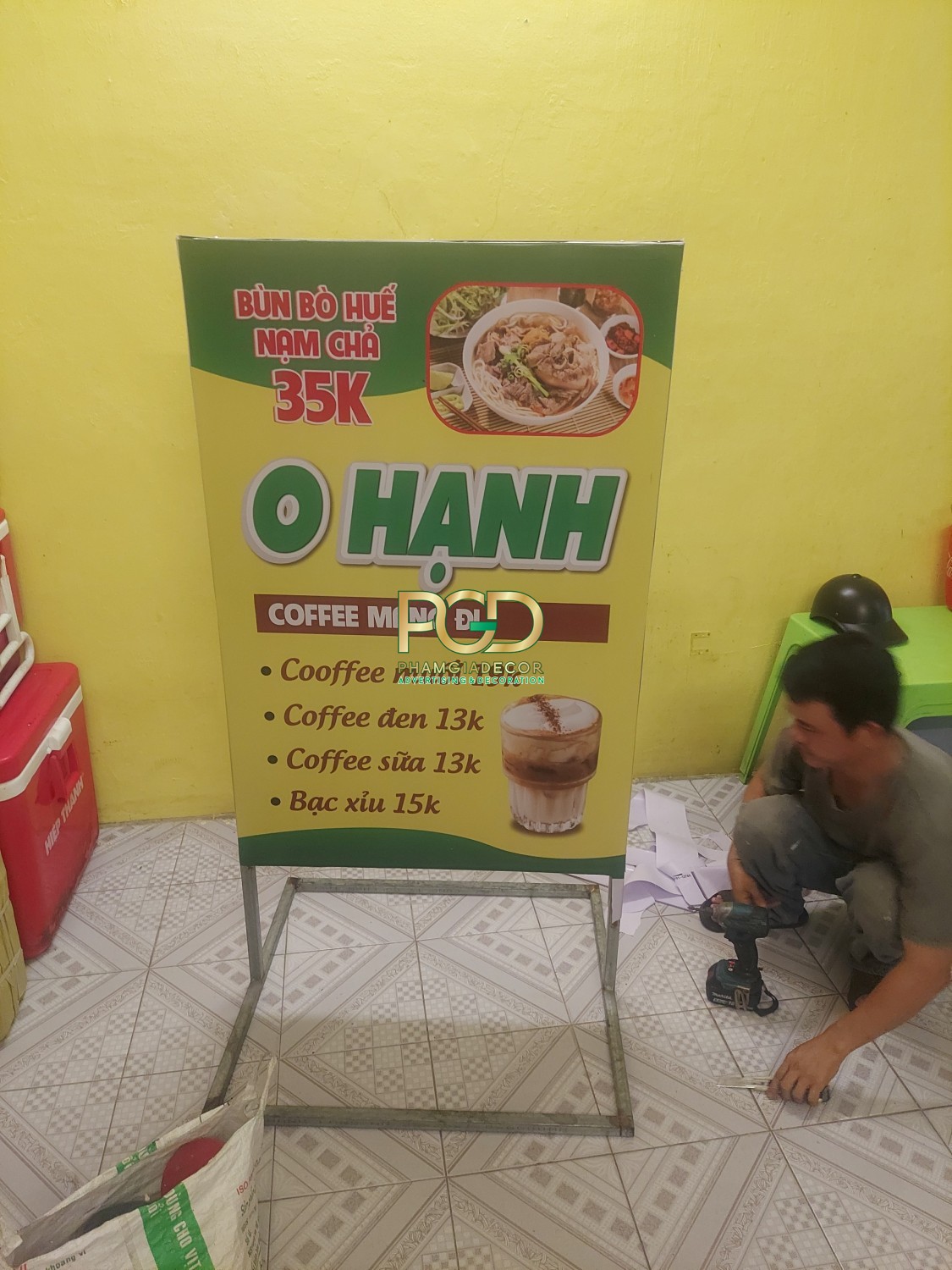 mau hop den bang hieu co chan