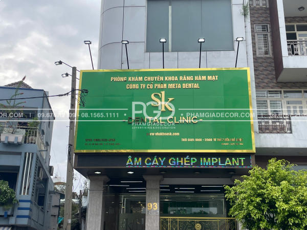 làm bảng hiệu quận 1