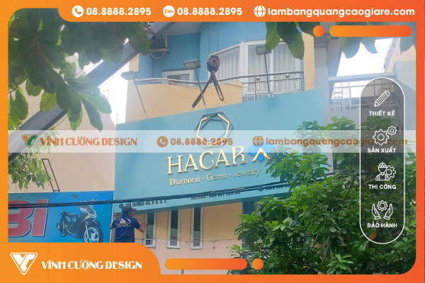 Bảng hiệu chữ nổi có đèn ấn tượng