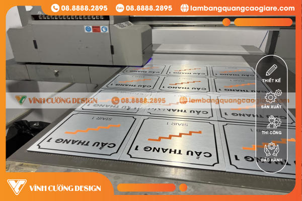 mẫu in uv inox xước