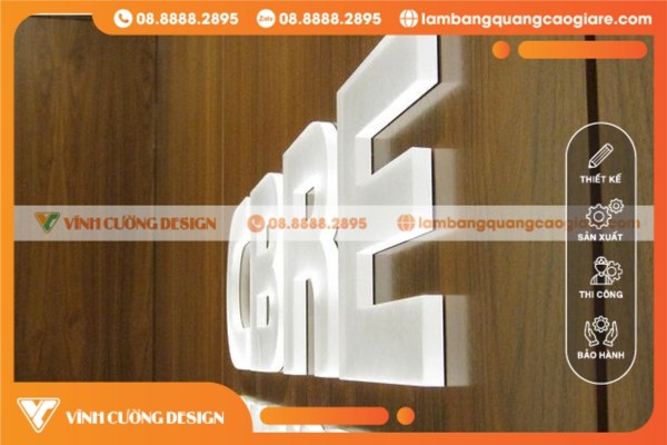 Báo giá chữ mica giá rẻ – Các yếu tố quyết định chi phí