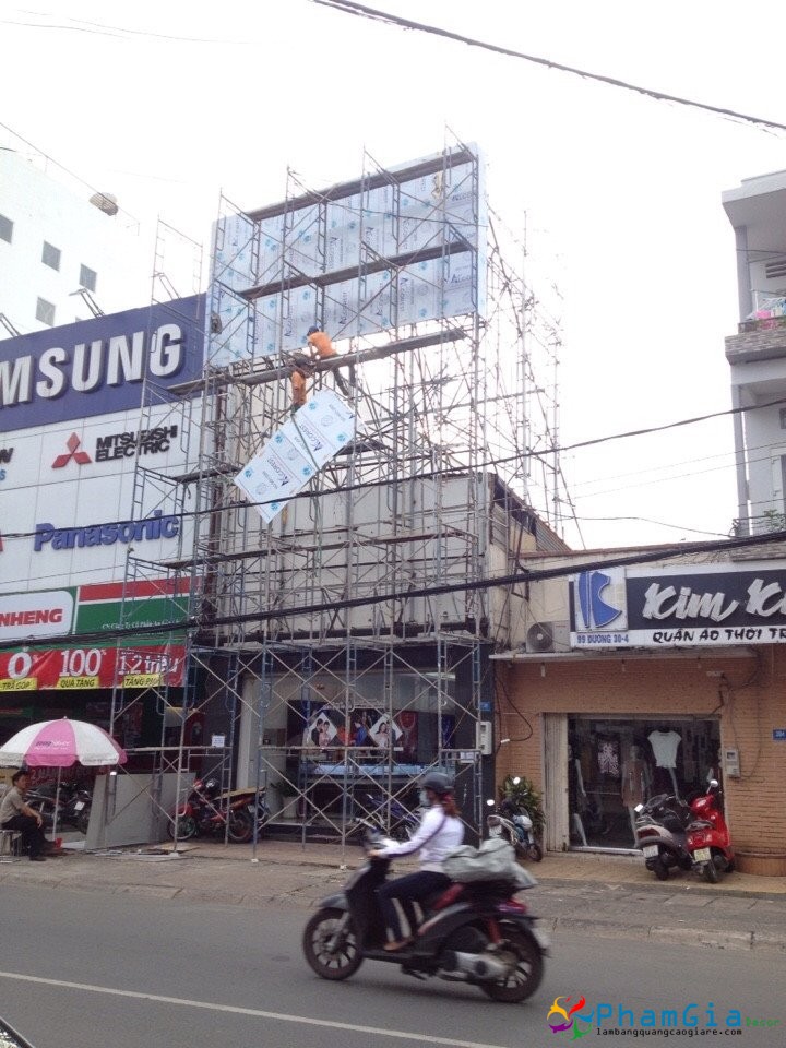 làm bảng quảng cáo giá rẻ