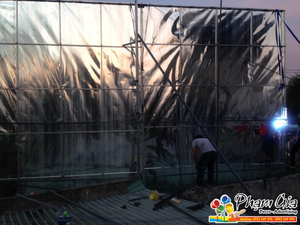 Thi công bảng hiệu tole dán decal 2 thi-cong-bang-hieu