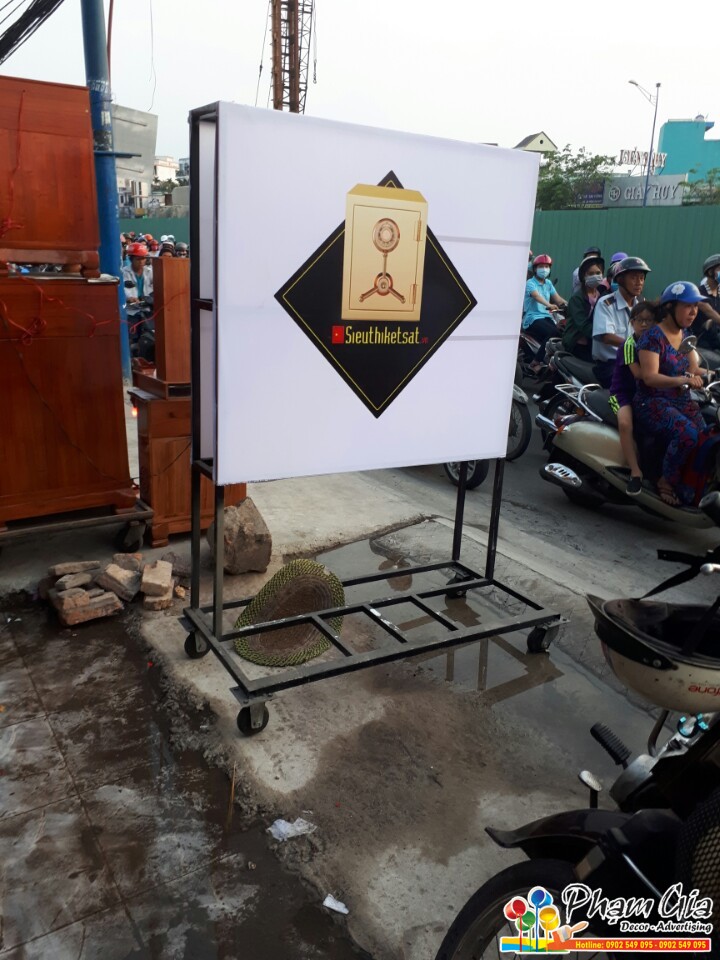 hop den bang hieu q12