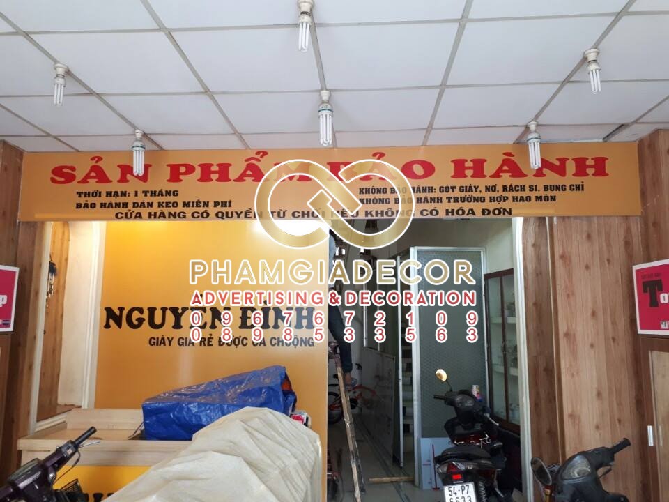 thi cong bang hieu hop den