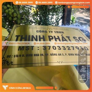 Bảng Tên Công Ty Inox Vàng Gương In UV Đen Thịnh Phát SG