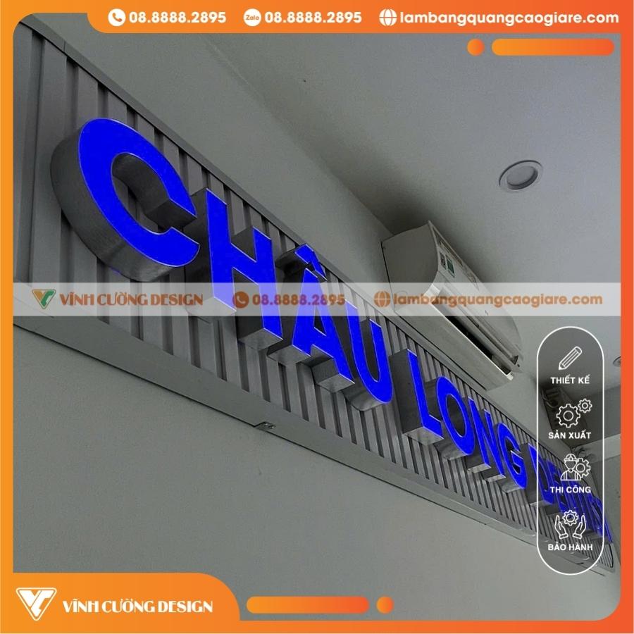 Lưu ý khi chọn đơn vị thi công chữ nổi Mica hông nhôm uy tín