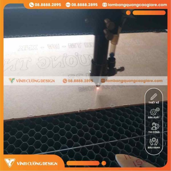 Quy trình cắt khắc Alu Laser CNC chuyên nghiệp