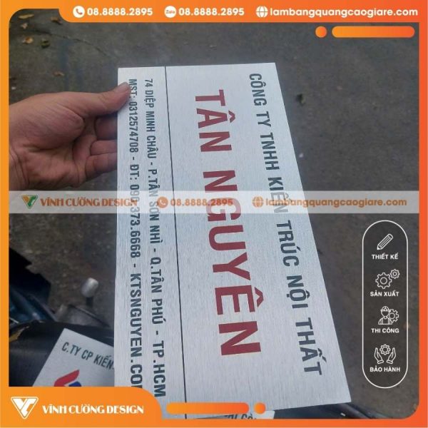 Thông Tin Sản Phẩm Bảng Tên Công Ty Alu Bạc Xước In UV Tân Nguyên Khổ A4