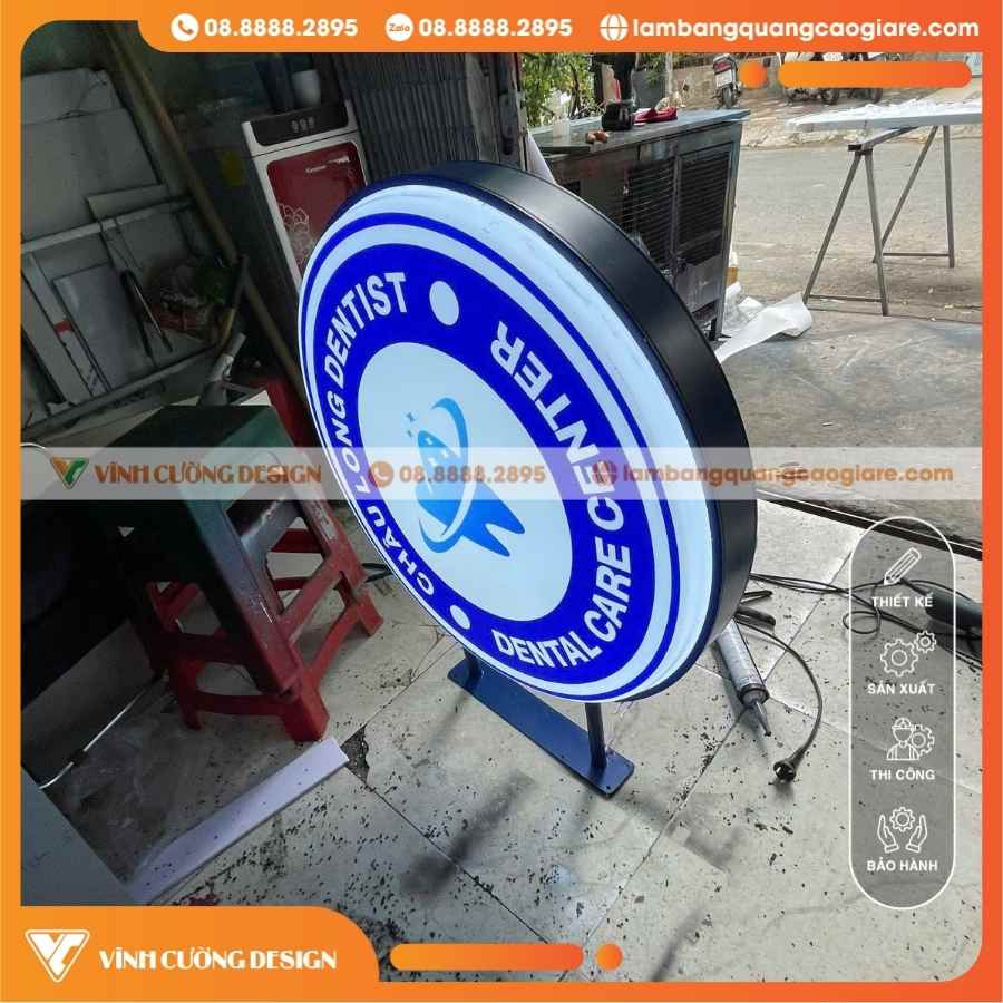 Vì sao nên chọn bảng vẫy 3D tròn mica led cho phòng khám nha khoa?
