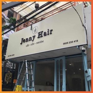 Ứng dụng của bảng hiệu nền Alu chữ nổi Mica hông Formex trong thực tế