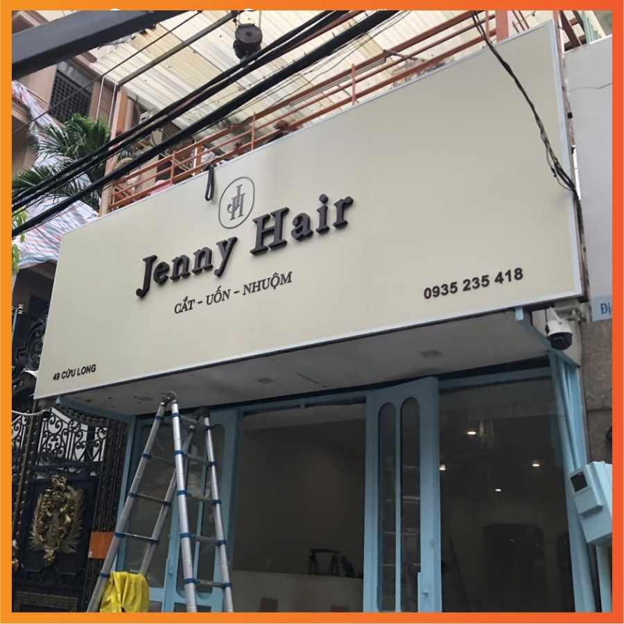 Ứng dụng của bảng hiệu nền Alu chữ nổi Mica hông Formex trong thực tế