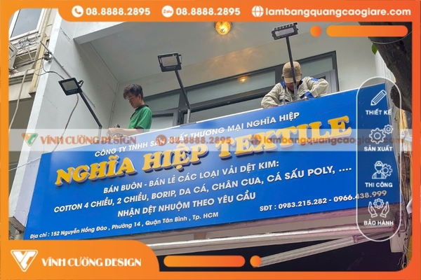 In bảng hiệu hộp đèn quảng cáo giá rẻ lấy liền tại TPHCM 4 bảng hiệu hộp đèn chữ nổi