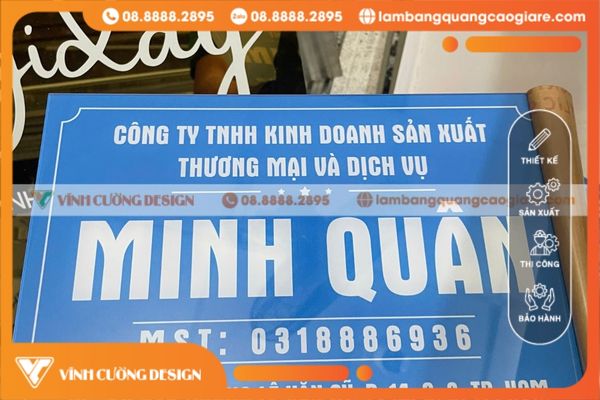 Làm Bảng Tên Công Ty In UV: Sang Trọng, Sắc Nét, Bền Bỉ 4 lam bang hieu cong ty in uv lay lien