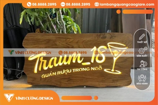 bảng hiệu gỗ có đèn led ngoài trời