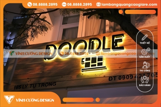 Bảng hiệu gỗ kết hợp đèn led