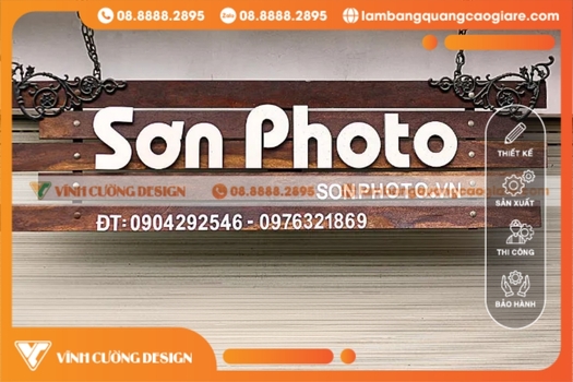 Bảng hiệu gỗ treo ngoài trời