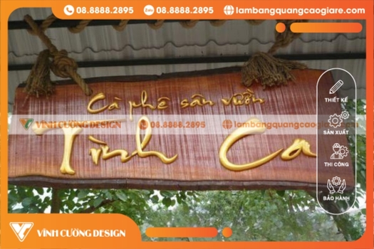 Biển hiệu gỗ ngoài trời