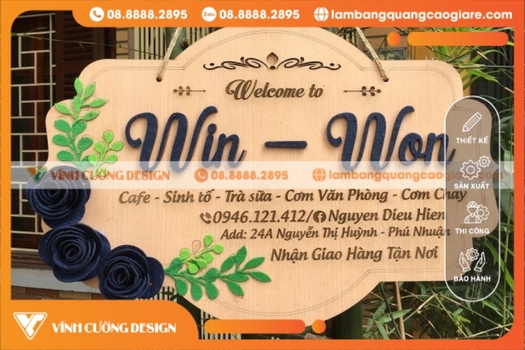 Biển quảng cáo gỗ treo ngoài trời