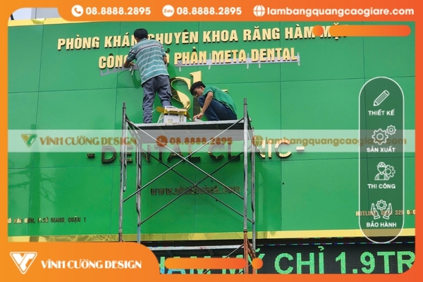 Dịch vụ làm bảng hiệu chữ nổi uy tín giá rẻ TPHCM 8 Lắp đặt bảng hiệu chữ nổi cho khách hàng tại nơi