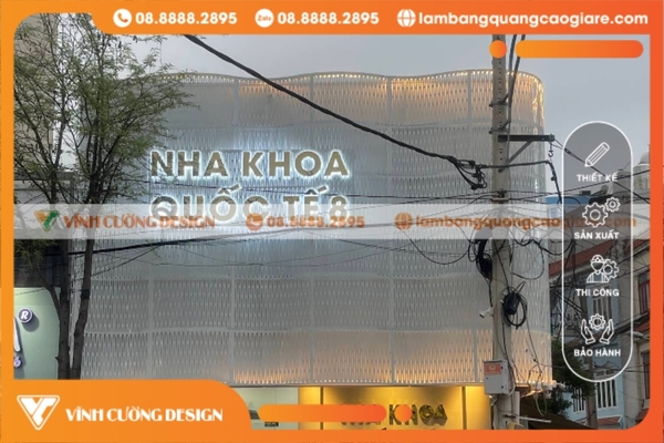 mẫu bảng hiệu nha khoa đẹp làm bằng thanh lam tôn đục lỗ chất lượng