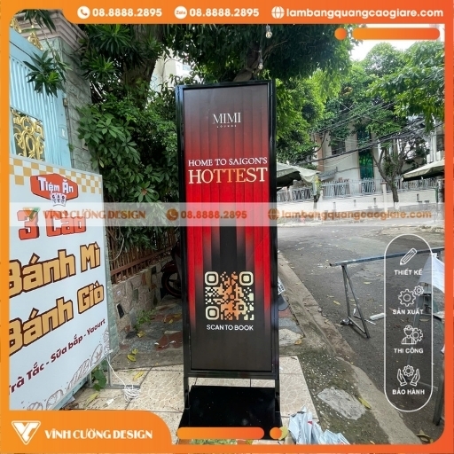 Standee chân khung sắt là gì