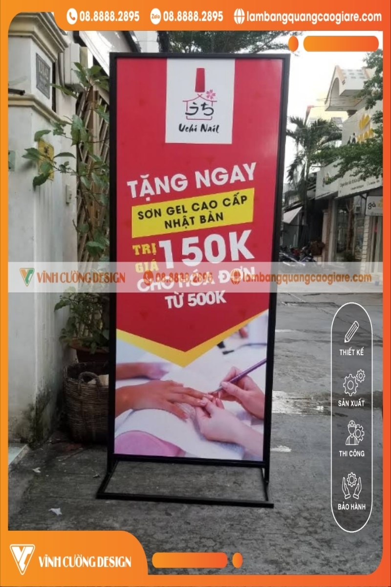 Standee khung sắt ngoài trời treo banner