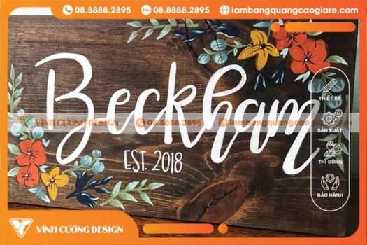 Thiết kế bảng hiệu gỗ vẽ tay bền, đẹp