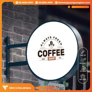 Lắp hộp đèn giúp bảng hiệu nổi bật và dễ nhận diện hơn vào tối.